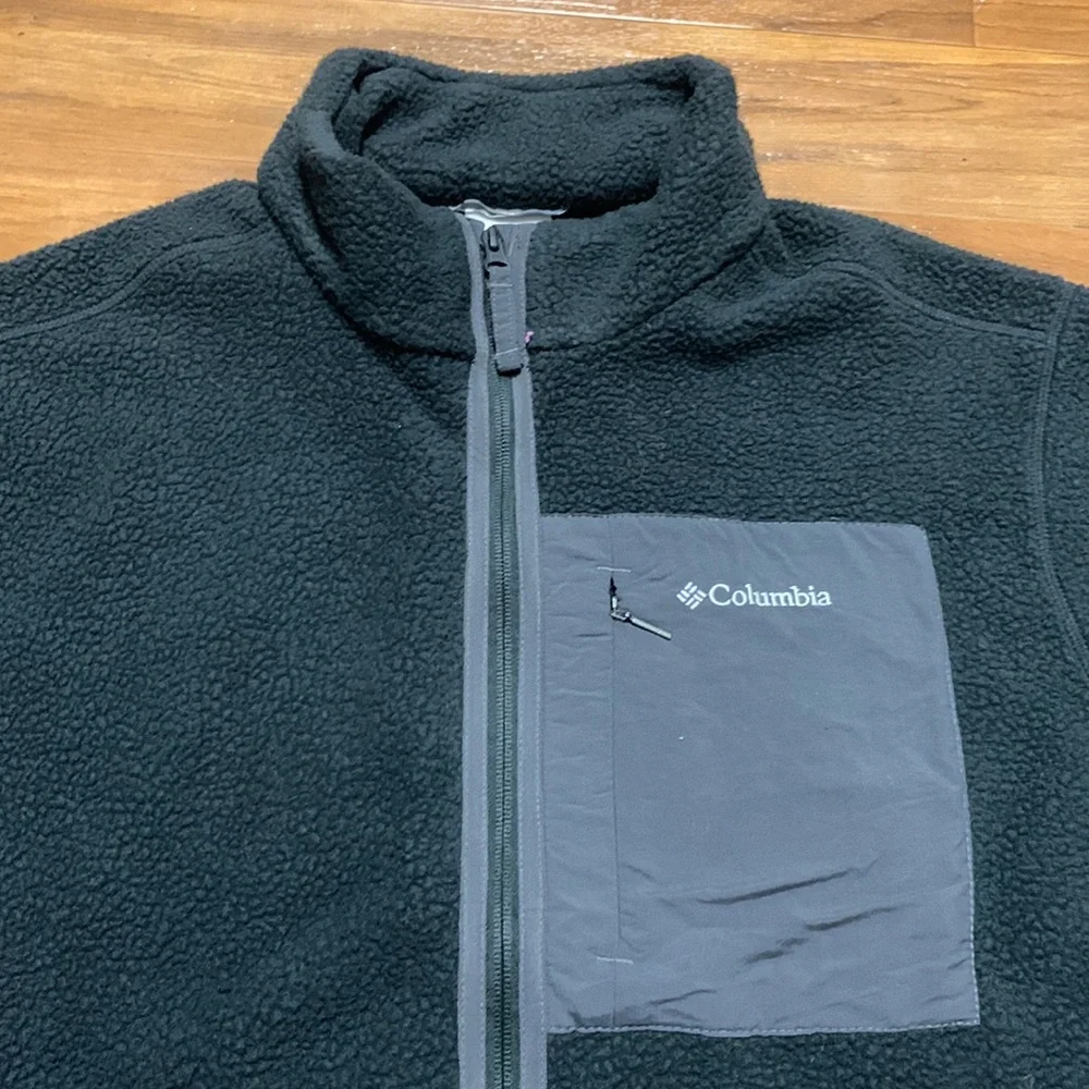 Columbia Black Fleece Jacket with Chest Pocket
